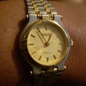Watch says Gucci tiny wrist (6.5) Needs battery